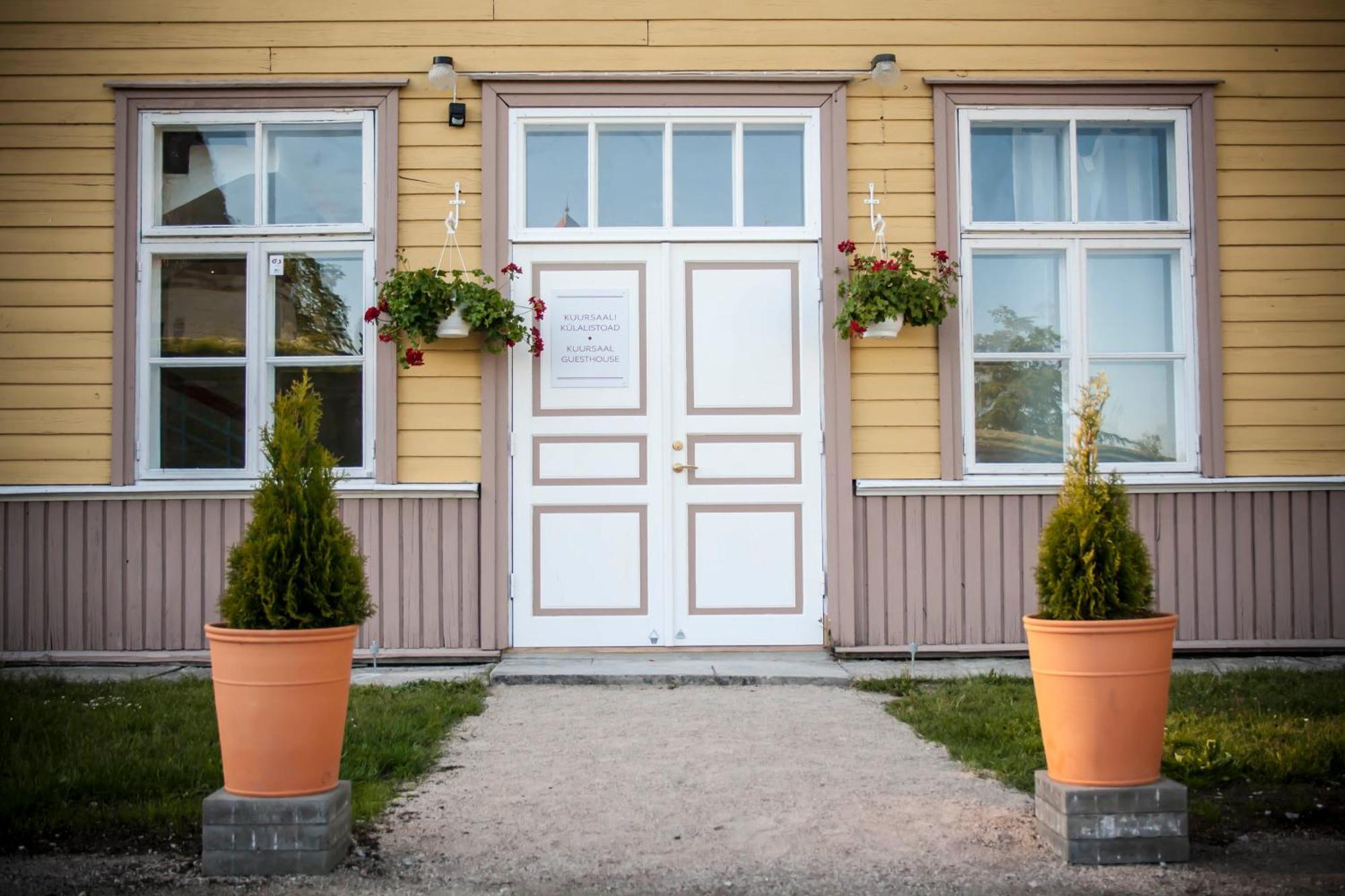 Kuursaal Guesthouse Курессааре Экстерьер фото
