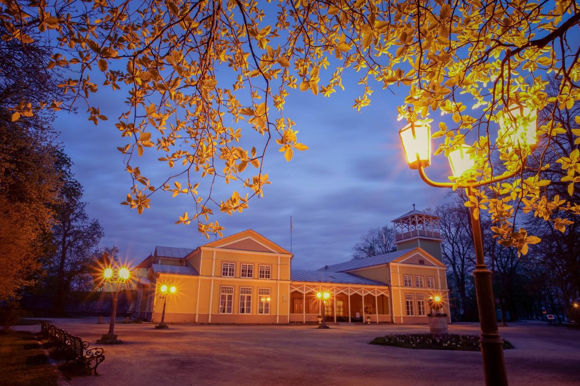 Kuursaal Guesthouse Курессааре Экстерьер фото