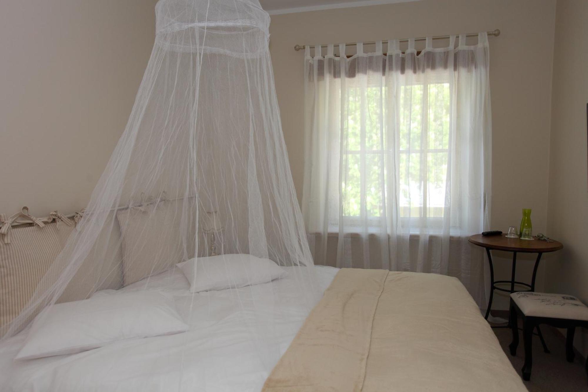 Kuursaal Guesthouse Курессааре Номер фото