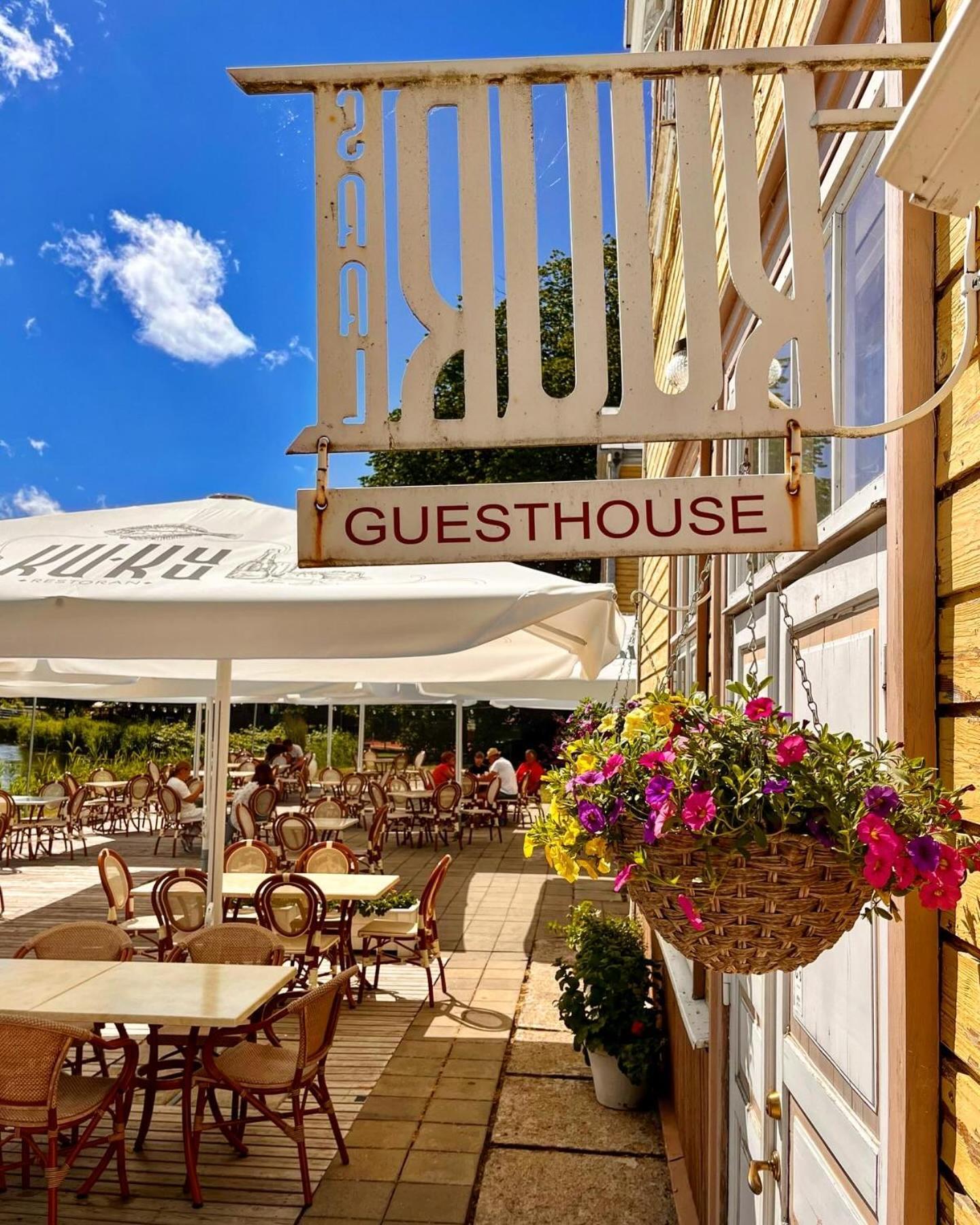 Kuursaal Guesthouse Курессааре Экстерьер фото