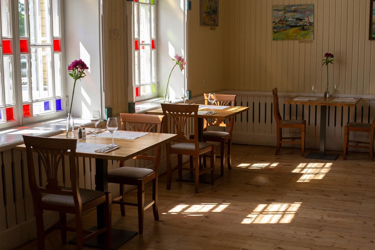 Kuursaal Guesthouse Курессааре Экстерьер фото