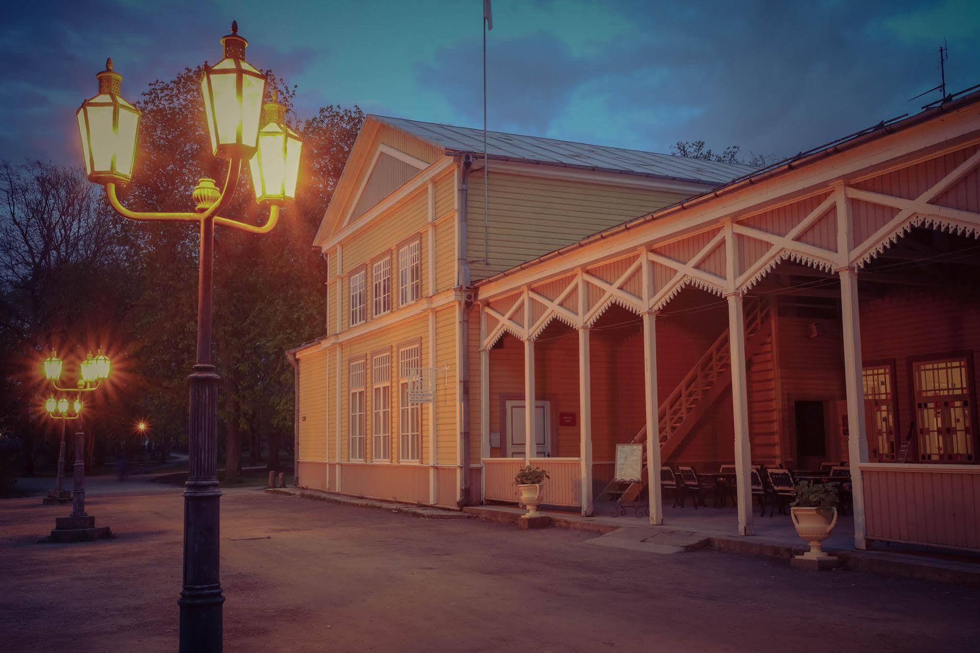 Kuursaal Guesthouse Курессааре Экстерьер фото