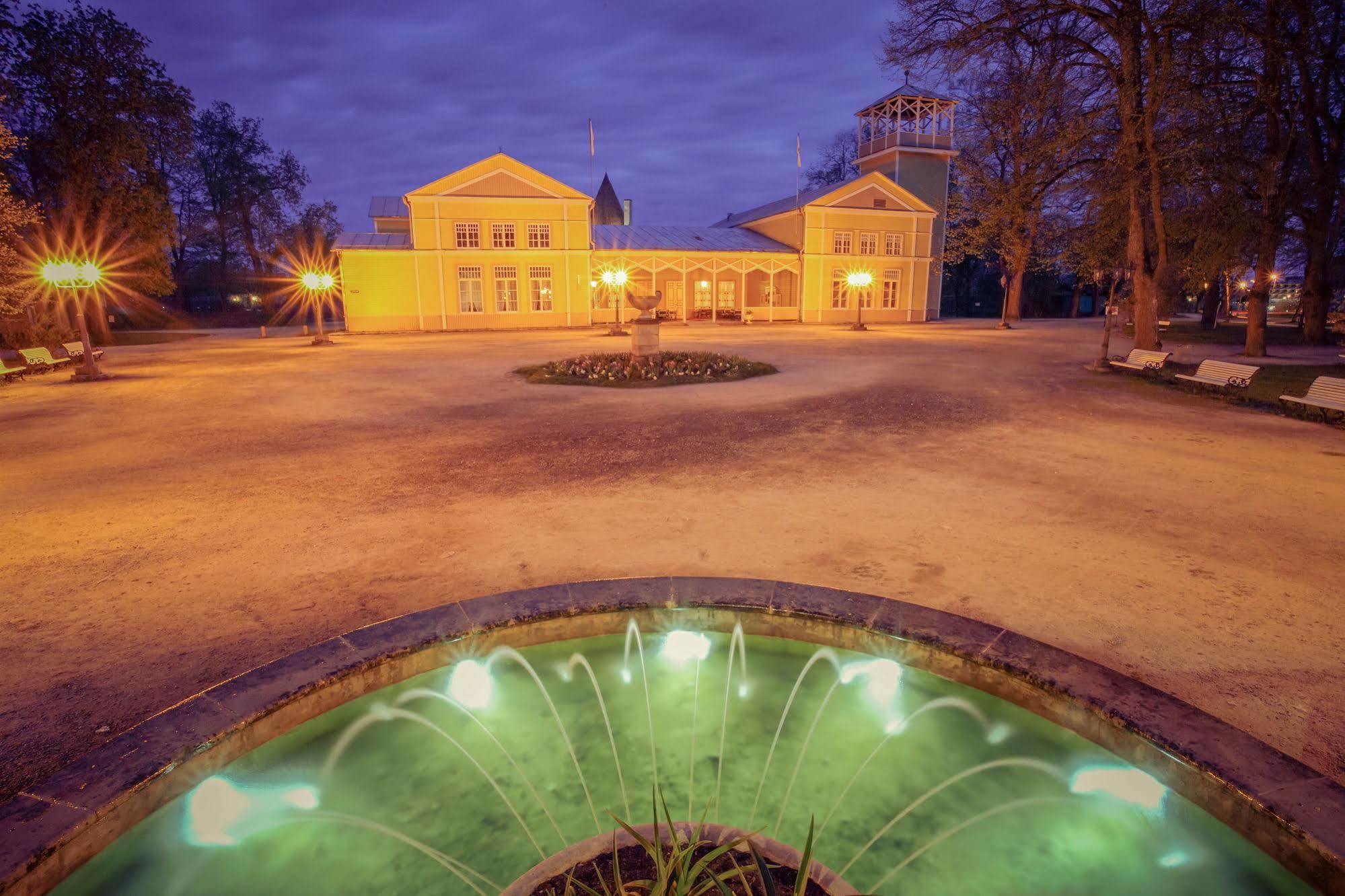 Kuursaal Guesthouse Курессааре Экстерьер фото