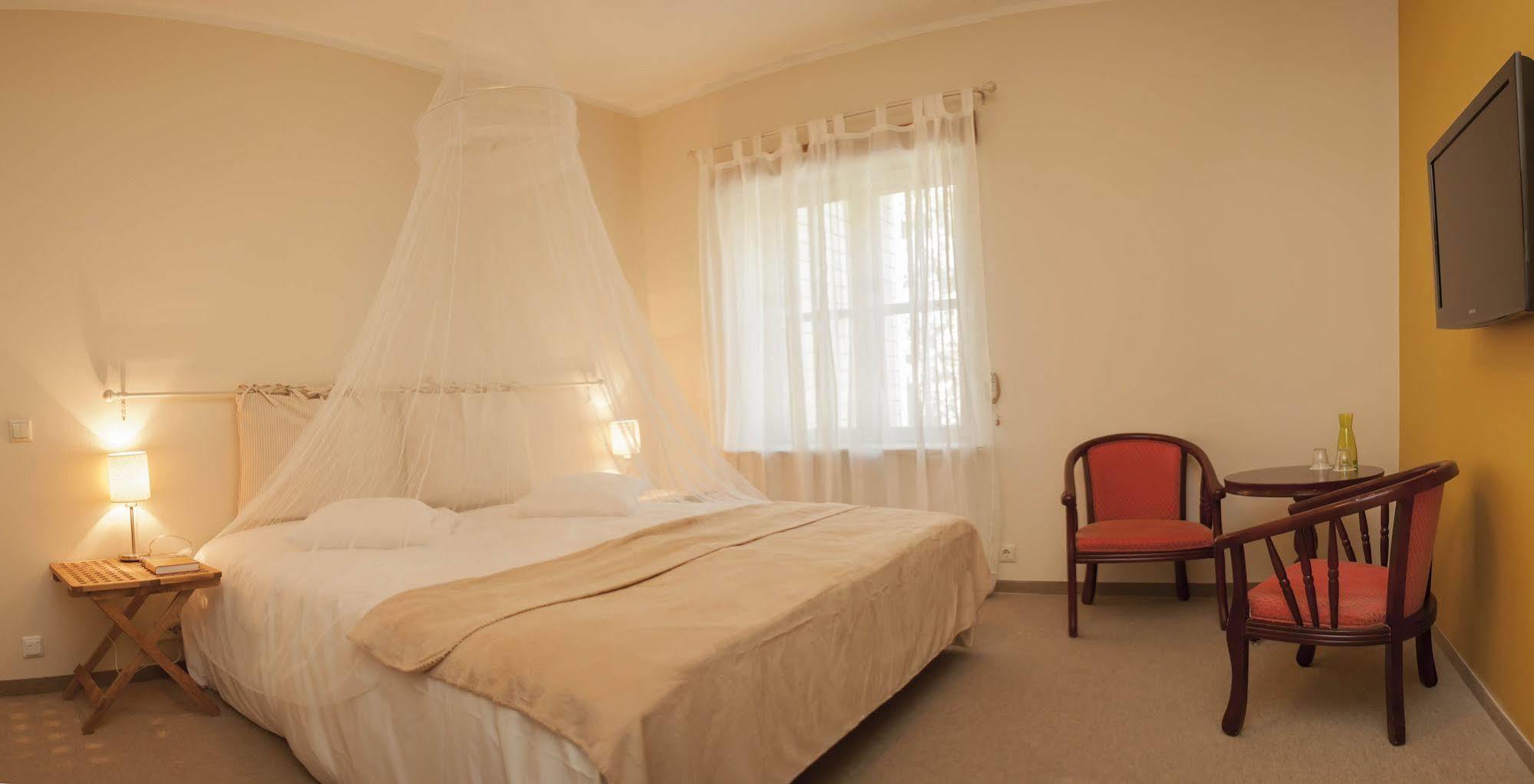 Kuursaal Guesthouse Курессааре Экстерьер фото